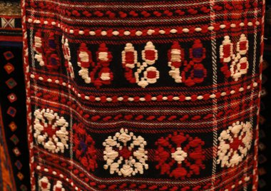 Bulgaristan 'dan gelen kostümlerin otantik halk tarzı ayrıntıları. Bulgaristan 'dan otantik halk kostümleri