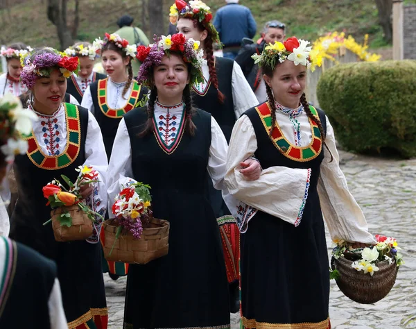 Gabrovo Bulgária Abril 2017 Meninas Decoram Forma Colorida Rica Seus — Fotografia de Stock