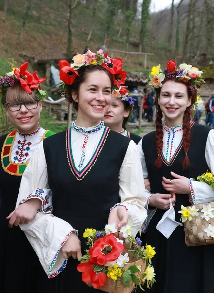 Gabrovo Bulgaria Abril 2017 Las Niñas Decoran Una Manera Colorida — Foto de Stock