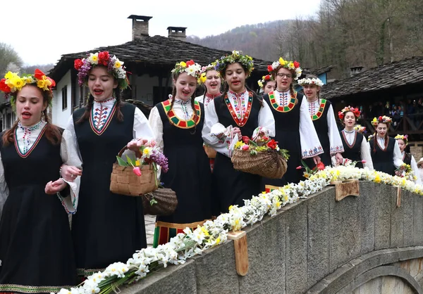 Gabrovo Bulgaria Abril 2017 Las Niñas Decoran Una Manera Colorida — Foto de Stock