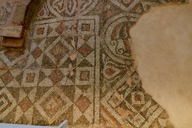 Mozaik zemin. Bulgaristan 'ın Filipinler kentindeki The Bishop' s Basilica of Philippopolis arkeoloji sahasında bulunan Roma mozaiği. Avrupa 'nın en eski şehrinde Roma mozaiği