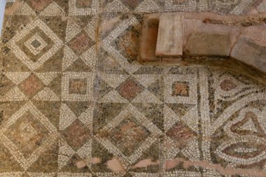 Mozaik zemin. Bulgaristan 'ın Filipinler kentindeki The Bishop' s Basilica of Philippopolis arkeoloji sahasında bulunan Roma mozaiği. Avrupa 'nın en eski şehrinde Roma mozaiği