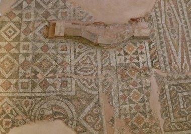 Mozaik zemin. Bulgaristan 'ın Filipinler kentindeki The Bishop' s Basilica of Philippopolis arkeoloji sahasında bulunan Roma mozaiği. Avrupa 'nın en eski şehrinde Roma mozaiği