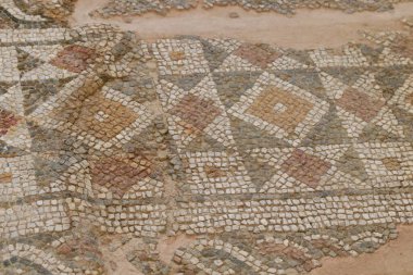 Mozaik zemin. Bulgaristan 'ın Filipinler kentindeki The Bishop' s Basilica of Philippopolis arkeoloji sahasında bulunan Roma mozaiği. Avrupa 'nın en eski şehrinde Roma mozaiği