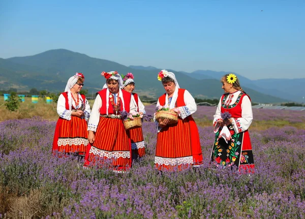 Karlovo Bulgarie Juin 2020 Des Gens Costumes Traditionnels Participent Ancien — Photo