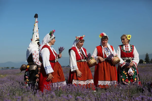 Karlovo Bulgarije Juni 2020 Mensen Traditionele Kostuums Nemen Deel Aan — Stockfoto