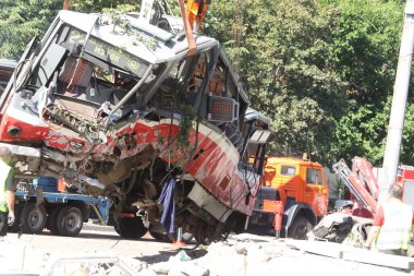 Sofya, Bulgaristan - 2 Eylül 2025: 22 numaralı tramvay kavşakta rayıverdi ve Romanya Büyükelçiliği yakınlarındaki bir altgeçide çarptı, 2 Eylül 2025, Sofya, Bulgaristan