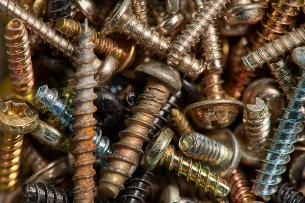 Farklı vidalar, makro