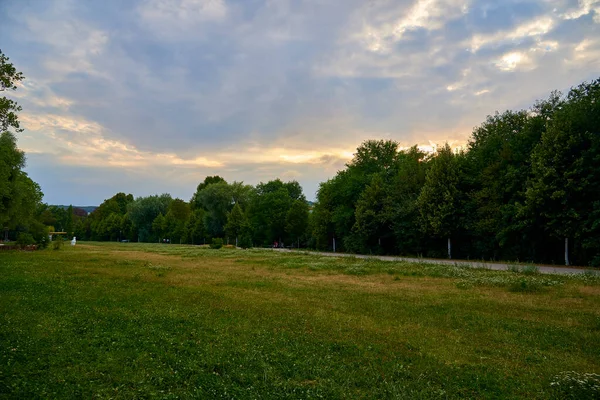Şehir merkezine park et.