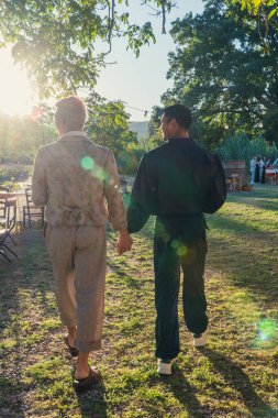 Evlenen homoseksüel bir çift..