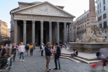 ROMA, İTALYA - 29 Eylül 2020: Pantheon 'un Dışarıdaki Fotoğrafı.