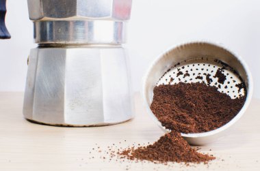 Kahveli İtalyan kahve makinesi.