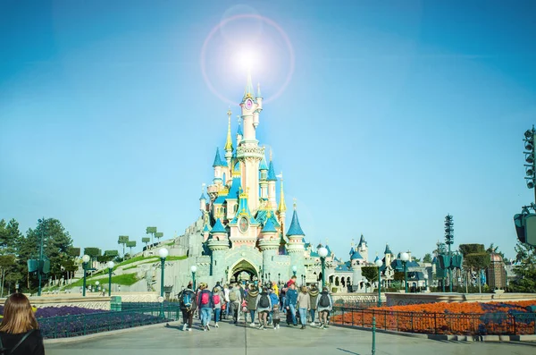 Волшебный Замок Диснейленда Париже — стоковое фото