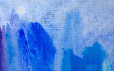 Kağıt dokusu üzerinde farklı katmanları olan soyut mavi suluboya arkaplan