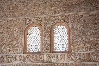 Alhambra 'da bir sarayın pencereleri
