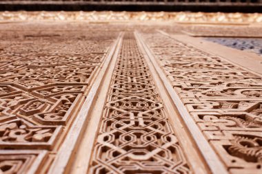 Alhambra 'nın güzel alçı işçiliği