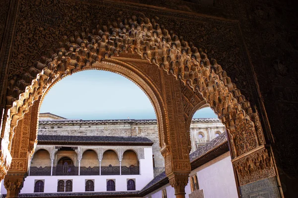 Bir Alhambra kemerinden görüntüler