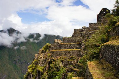 Machu Picchu, Bulutlu bir gün Antik şehir manzarası, Peru, Güney Amerika