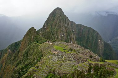 Machu Picchu, Bulutlu bir gün Antik şehir manzarası, Peru, Güney Amerika