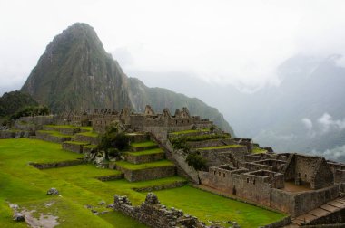 Machu Picchu, Bulutlu bir gün Antik şehir manzarası, Peru, Güney Amerika