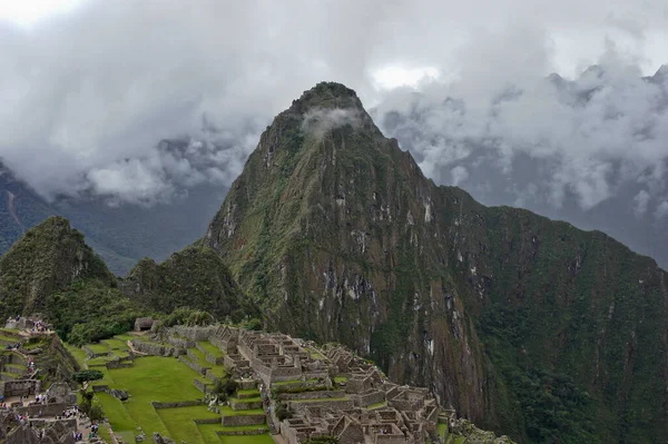 Machu Picchu, Bulutlu bir gün Antik şehir manzarası, Peru, Güney Amerika