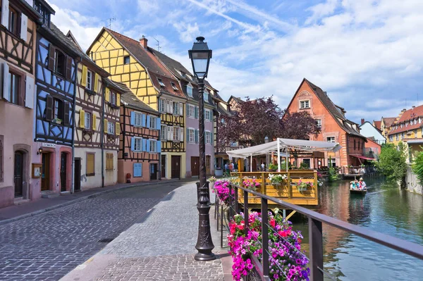 Colmar, eski şehir manzaralı kanal, Fransa, Avrupa
