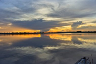 Amazon Havzası, Günbatımı nehir manzarası, Brezilya