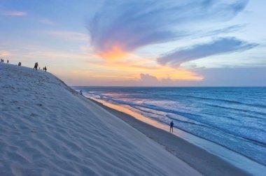 Jericoacoara, Tropik sahil günbatımı manzarası, Brezilya, Güney Amerika