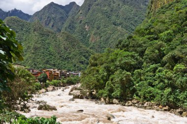 Aguas Calientes, Urubamba nehri manzaralı Machu Picchu, Peru, Güney Amerika