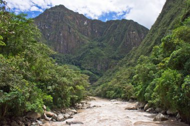 Aguas Calientes, Urubamba nehri manzaralı Machu Picchu, Peru, Güney Amerika