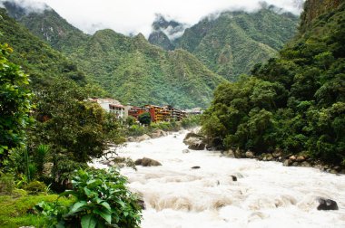 Aguas Calientes, Urubamba nehri manzaralı Machu Picchu, Peru, Güney Amerika