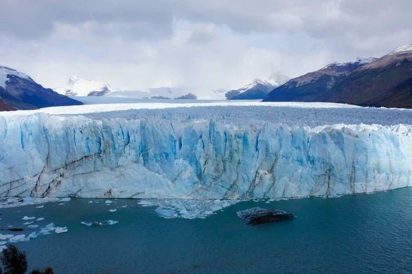 Vista Del Glaciar Azul Desde Balcón Turístico Patagonia Argentina América —  Fotos de Stock