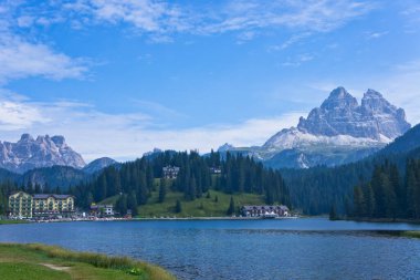 Alplerdeki doğal manzara, Misurina Gölü, Dolomites Alpleri, İtalya