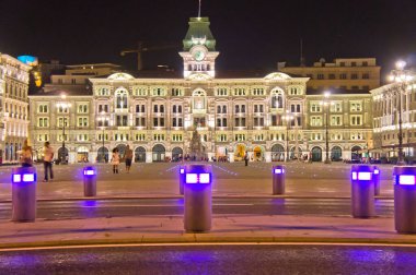 Trieste, Eski şehir meydanı gece manzarası, İtalya, Avrupa