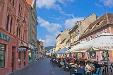 Brasov, Eski şehir sokak manzarası, Romanya, Balkanlar, Avrupa