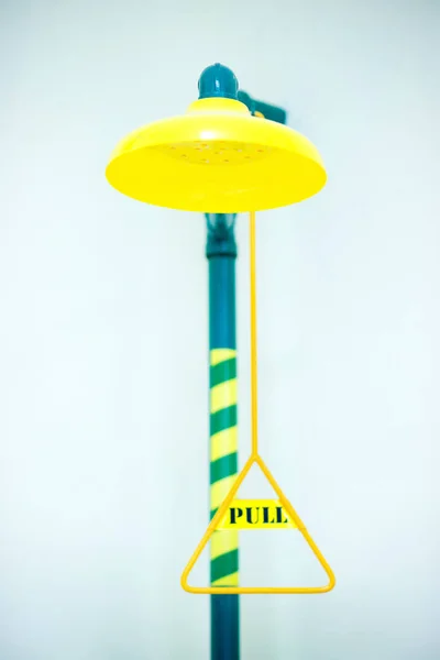 Laboratuvar odasında acil durum sağanağı