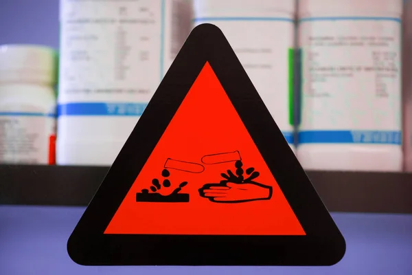 Enfoque Etiqueta Corrosivo Chemicals Hazard Símbolo Señal Advertencia — Foto de Stock