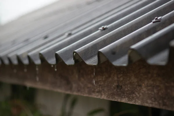 Chuva Abstrata Caindo Telhado — Fotografia de Stock