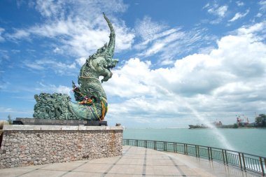 Tayland 'ın güneyindeki Songkhla eyaletinde Naga heykeli