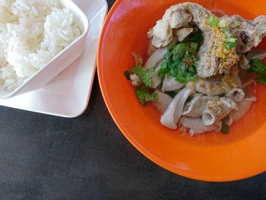 Pirinç ve Ekaehla ile Tayland kahvaltısı