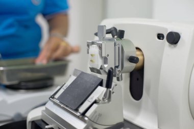 Patolojide tanı koymak için Döndürme Mikrootomu Bölümü 