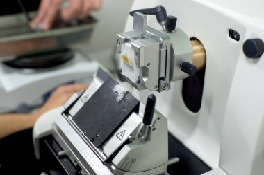 Patolojide tanı koymak için Döndürme Mikrootomu Bölümü 
