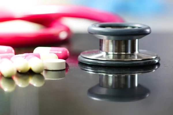 Stethoskope Mit Pillen Der Pharmazeutischen Medizin — Stockfoto