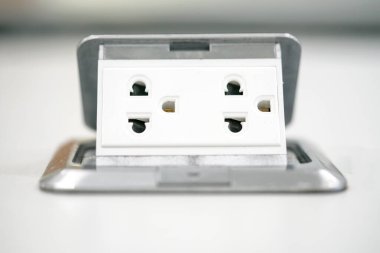 Masada elektrik prizi var..
