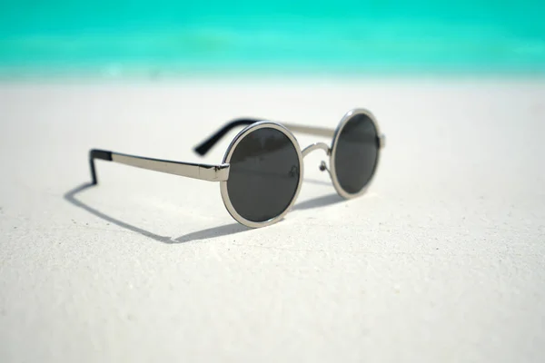 Sunglasses Sandy Beach Summer Travel Concept — Stock Photo, Image