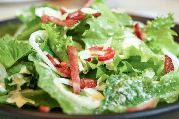 Salada Legumes Com Presunto Bacon Queijo Mussarela — Fotografia de Stock