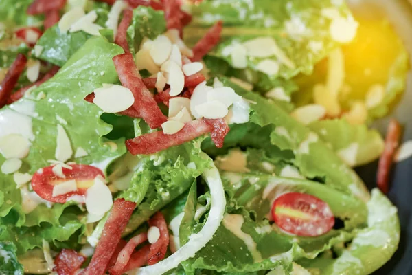 Salada Legumes Com Presunto Bacon Queijo Mussarela — Fotografia de Stock