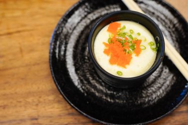 Buharda yumurta, kremalı yumurta, karides yumurtalı Chawanmushi..