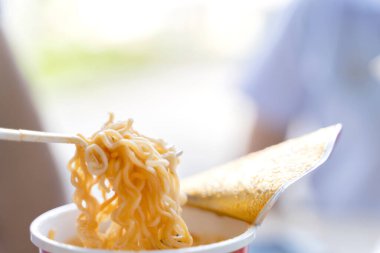 Fincanda hazır şehriye, fincanda hazır şehriye çorbası.