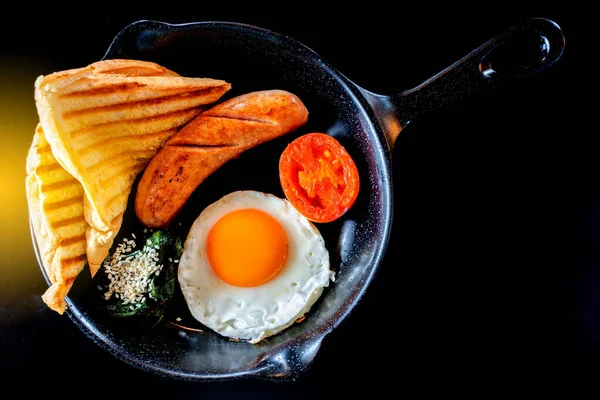 Pequeno Almoço Inglês Ovo Frito Bacon Salsicha Torrada Panela — Fotografia de Stock